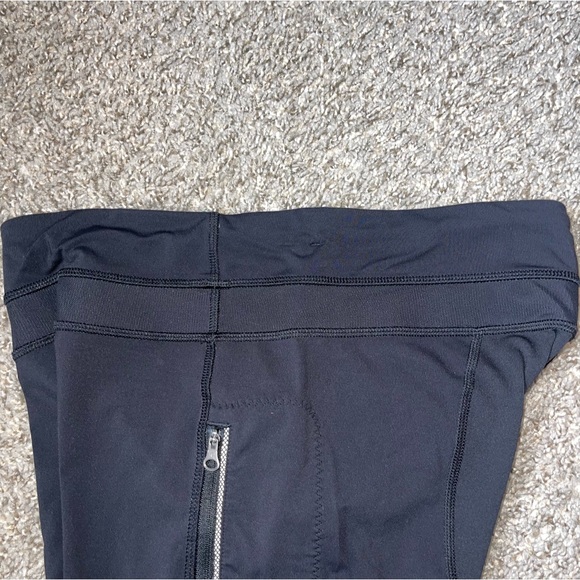 7/8th length black lululemon leggings size 6 - Picture 4 of 5
